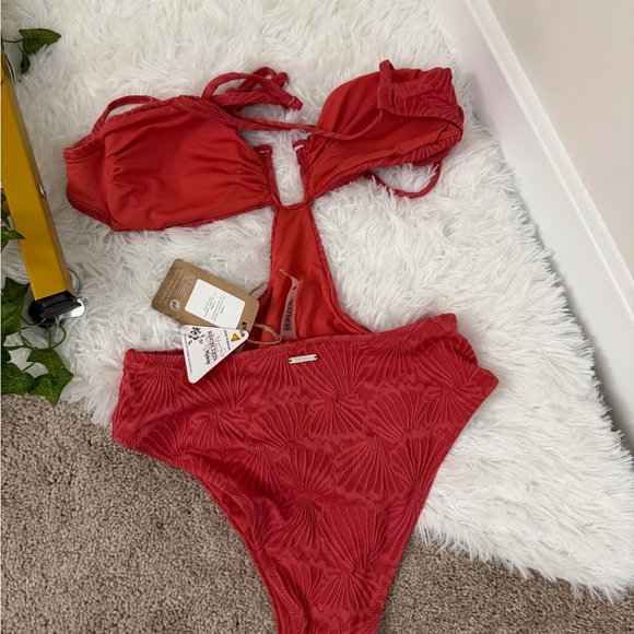 Berlook Cutout One-Piece Swimsuit - Picture 7 of 7